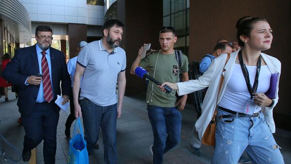 خبرنگار ریانووستی پس از آزادی عازم مسکو می شود - اسپوتنیک افغانستان  