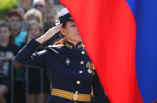 دانشجویان دانشکده هوانوردی روسیه در مراسم سوگند نظامی.
 - اسپوتنیک افغانستان  