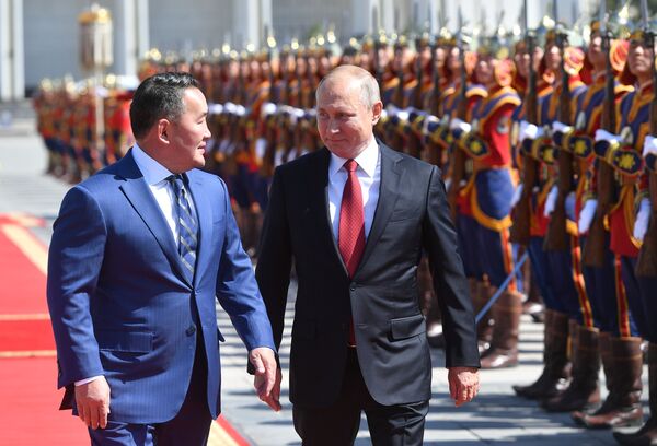 روسای جمهور روسیه و مغولستان – کاخ ریاست جمهوری در شهر اولان‌باتور، پایتخت مغولستان - اسپوتنیک افغانستان  