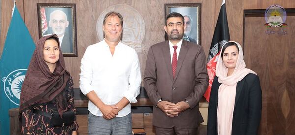 یک خبرنگار هالندی برای ساخت و بازسازی مکاتب افغانستان پول جمع آوری می کند - اسپوتنیک افغانستان  