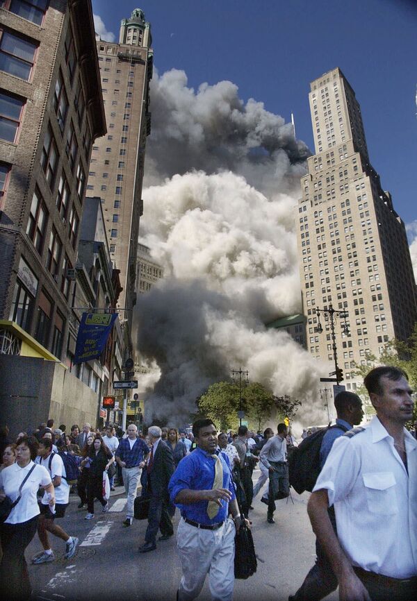 فروریختن یکی از برج‌های مرکز تجارت جهانی – ۱۱ سپتمبر ۲۰۰۱، شهر نیویورک - اسپوتنیک افغانستان  