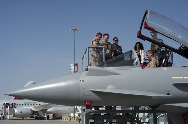طیاره جنگی یوروفایتر تایفون در نمایشگاه بین المللی هوا و فضا نمایشگاه هوایی دبی - 2015 - اسپوتنیک افغانستان  