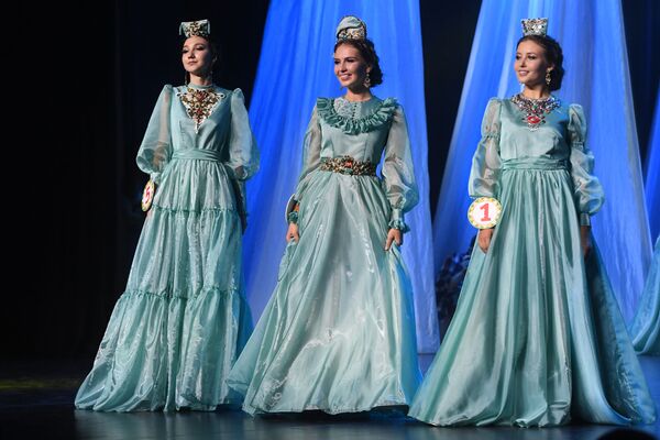 اشتراک کنندگان مسابقه بین‌المللی زیبایی «تاتار قیزی» - شهر کازان، روسیه - اسپوتنیک افغانستان  