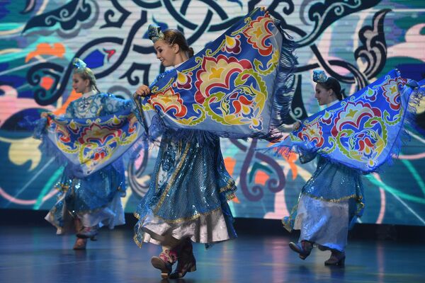 اشتراک کنندگان مسابقه بین‌المللی زیبایی «تاتار قیزی» - شهر کازان، روسیه - اسپوتنیک افغانستان  