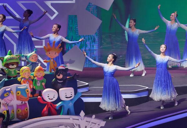 رقصان در مراسم رونمایی بازی های پارالمپیک 2022 چین
 - اسپوتنیک افغانستان  