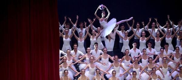 شادي و پايكوبي شهروندان ایتالیا برای غلبه با ویروس کرونا + ویدیو شادي و پايكوبي شهروندان ایتالیا برای غلبه با ویروس کرونا + ویدیو - اسپوتنیک افغانستان