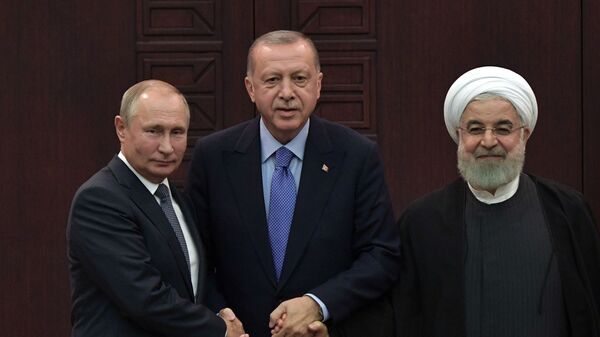 روسای جمهور روسیه، ترکیه و ایران ولادیمیر پوتین ، رجب طیب اردوغان و حسن روحانی در یک کنفرانس مطبوعاتی مشترک در ترکیه - اسپوتنیک افغانستان  