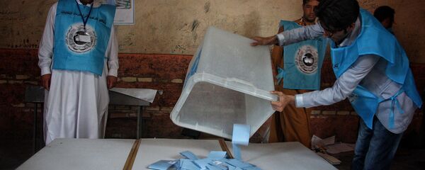 شمارش آرا در ولایت هرات توسط ناظران کمیسیون مستقل انتخابات شمارش آرا در ولایت هرات توسط ناظران کمیسیون مستقل انتخابات - اسپوتنیک افغانستان