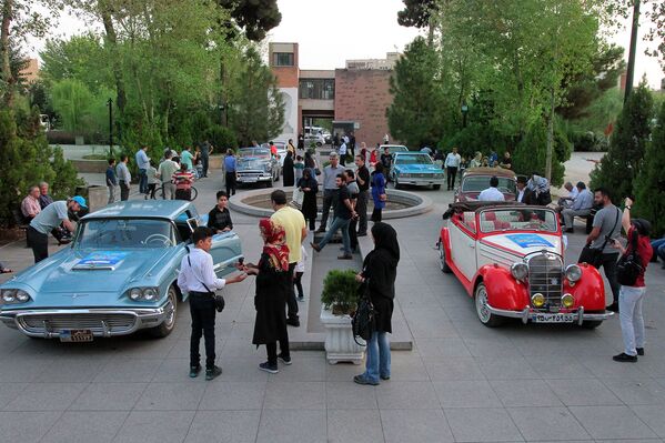 نمایشگاه موترهای کلاسیک – باغ کاخ گالستان، تهران - اسپوتنیک افغانستان  