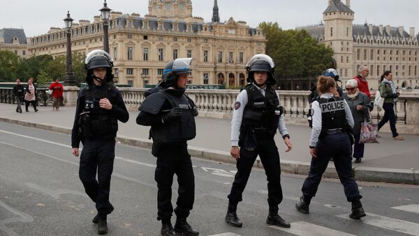 تحقیق در مورد دلیل حمله به اداره پلیس پاریس آغاز شد - اسپوتنیک افغانستان  
