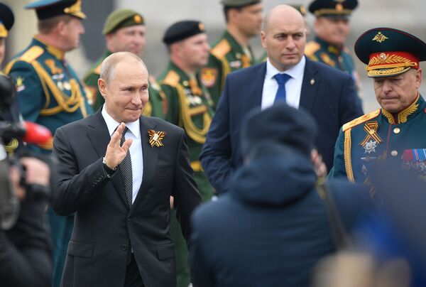 ولادیمیر پوتین، رئیس جمهور روسیه در جشن پیروزی - میدان سرخ مسکو
 - اسپوتنیک افغانستان  