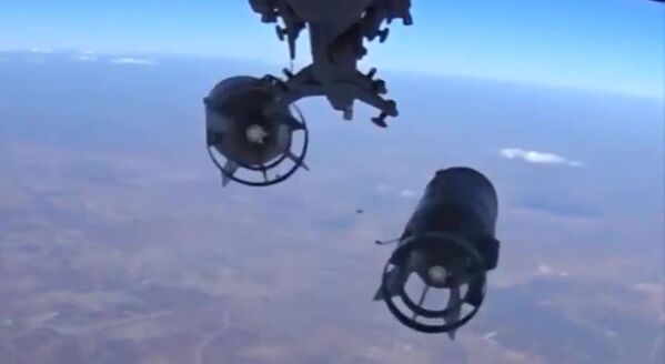 تجهیزات طیارات قوای هوا-فضائی روسیه در جریان وارد آوردن ضربات بر مواضع و شبکات داعش در سوریه - اسپوتنیک افغانستان  