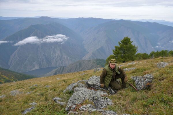 ولادیمیر پوتین، رئیس جمهور روسیه، در حال قدم زدن در جنگل‌های سیبری - اسپوتنیک افغانستان  