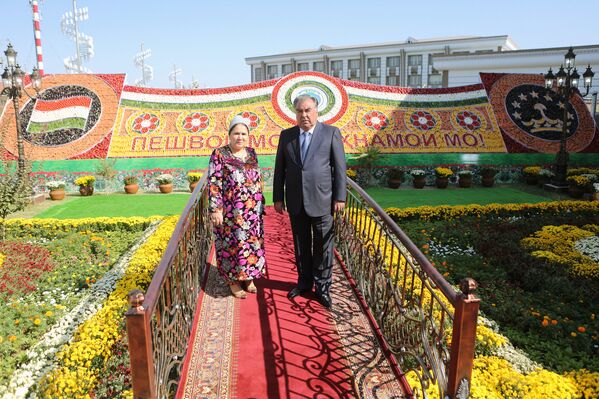 امام علی رحمان، رئیس جمهور تاجکستان با همسرش  - اسپوتنیک افغانستان  