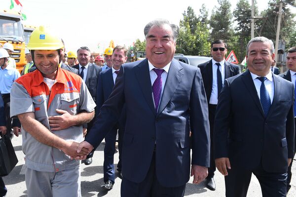 بازدید رئیس جمهور تاجکستان از روند ترمیم شاهراه کولاب- شمس‌الدّین شاهین - اسپوتنیک افغانستان  