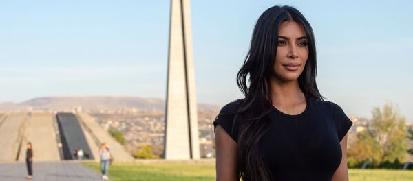 کیم کارداشیان در مجتمع یادبود Tsitsernakaberd در ایروان کیم کارداشیان در مجتمع یادبود Tsitsernakaberd در ایروان - اسپوتنیک افغانستان