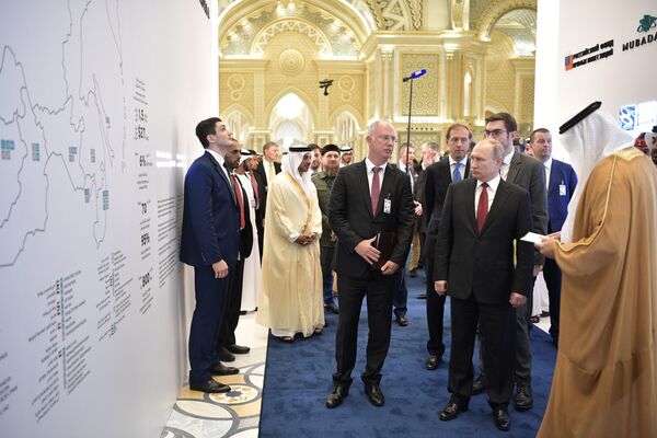 ولادیمیر پوتین، رئیس جمهور روسیه در شهر ابوظبی، امارات متحده عربی - اسپوتنیک افغانستان  