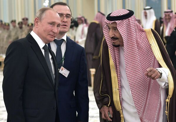 ولادیمیر پوتین، رئیس جمهور روسیه و سلمان بن عبدالعزيز آل سعود، پادشاه عربستان سعودی – شهر ریاض - اسپوتنیک افغانستان  