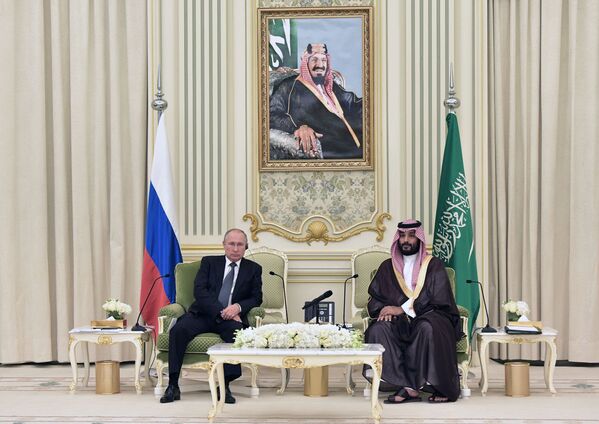 دیدار ولادیمیر پوتین، رئیس جمهور روسیه و محمد بن سلمان، ولیعهد عربستان سعودی – شهر ریاض  - اسپوتنیک افغانستان  