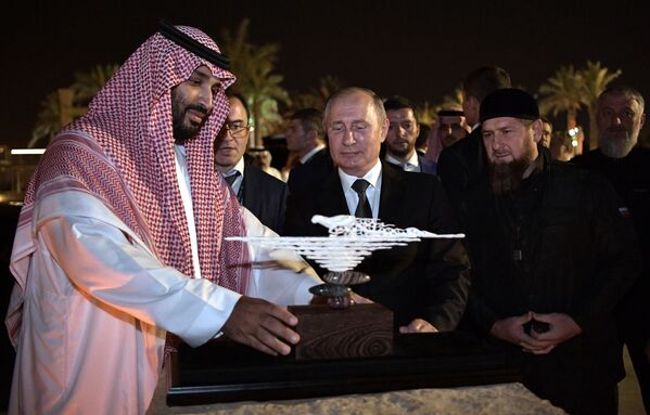 ولادیمیر پوتین، رئیس جمهور روسیه و محمد بن سلمان، ولیعهد عربستان سعودی – شهر ریاض - اسپوتنیک افغانستان  