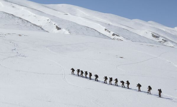 تمرینات نظامی نیروهای ویژه روسیه – کوه‌های جمهوری داغستان - اسپوتنیک افغانستان  
