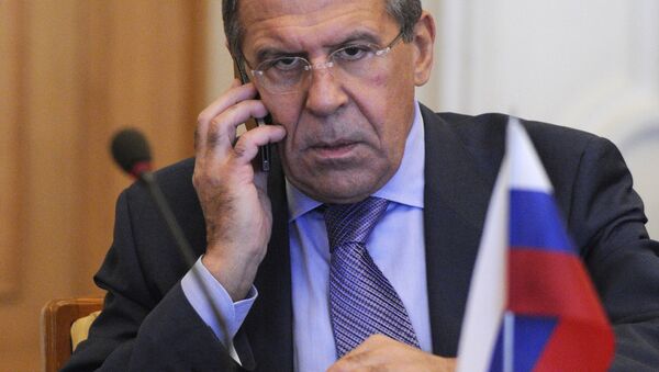 Министр иностранных дел России Сергей Лавров разговаривает по телефону - اسپوتنیک افغانستان  