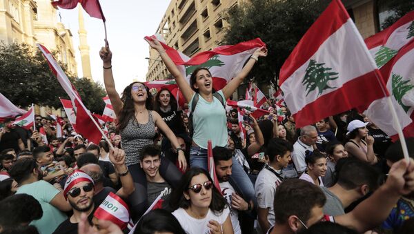  تشکیل زنجیره انسانی 170 کیلومتری معترضان در لبنان + تصاویر - اسپوتنیک افغانستان  