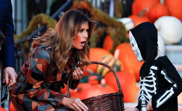جشن هالووین ترامپ و همسرش در کاخ سفید. - اسپوتنیک افغانستان  