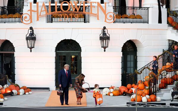 جشن هالووین رامپ و همسرش در کاخ سفید. - اسپوتنیک افغانستان  