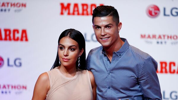Soccer Football - Cristiano Ronaldo receives the MARCA Legend award - Reina Victoria Theater, Madrid, Spain - July 29, 2019   Cristiano Ronaldo poses with partner Georgina Rodriguez and the MARCA Legend award   - اسپوتنیک افغانستان  