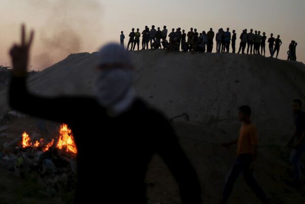 فلسطینی ها در حال تماشای درگیری با اسرائیلی ها - اسپوتنیک افغانستان  