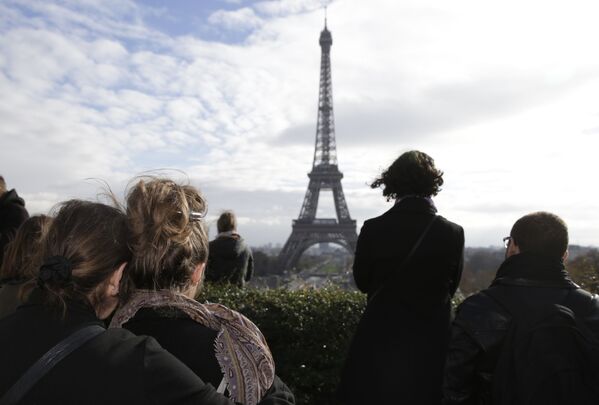 یک دقیقه سکوت به یاد  قربانیان عملیات تروریستی در پاریس - اسپوتنیک افغانستان  