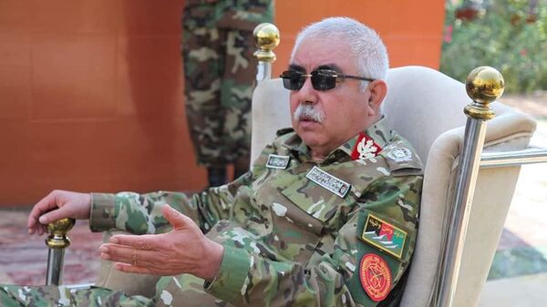  سکات میلر به جنرال دوستم مدال قهرمانی داد  - اسپوتنیک افغانستان  