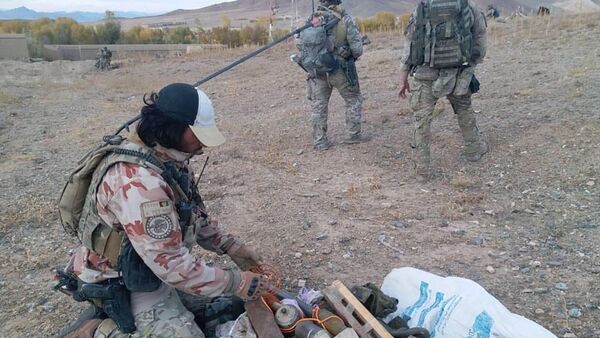 کشف یک دیپوی جنگ افزار طالبان در وردک  - اسپوتنیک افغانستان  