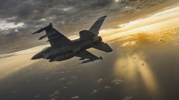 Американский истребитель F-16 Fighting Falcon - اسپوتنیک افغانستان  