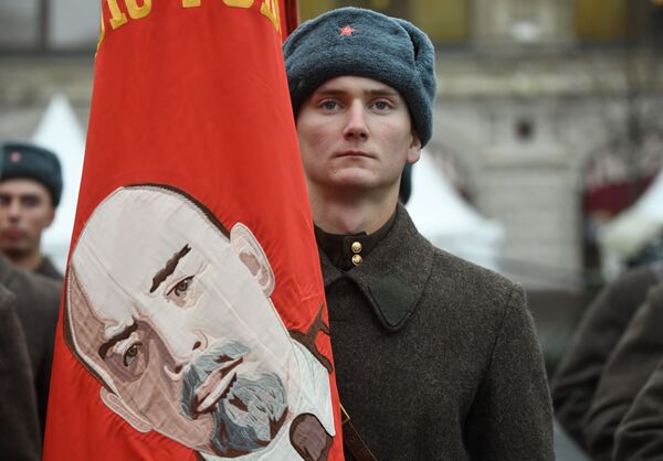 یکی از شرکت کنندگان در رژه به مناسبت ۷۸ ـ مین سالگرد رژه سال ۱۹۴۱ در میدان سرخ مسکو - اسپوتنیک افغانستان  