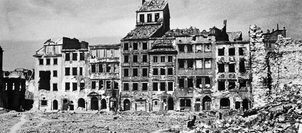یکی از جادههای شهر ورشو – سال ۱۹۴۵ یکی از جادههای شهر ورشو – سال ۱۹۴۵ - اسپوتنیک افغانستان