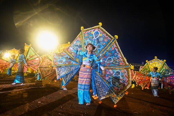 مراسم افتتاحیه فستیوال فانوس‌ها یا بالون‌های آرزو در میانمار - اسپوتنیک افغانستان  