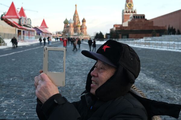 زیباترین شهرهای روسیه از دید کامپیوتر- میدان سرخ مسکو.
 - اسپوتنیک افغانستان  