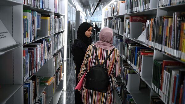 دختران کندهاری می خواهند که یک کتابخانه ویژه برای زنان این ولایت ایجاد کنند  - اسپوتنیک افغانستان  
