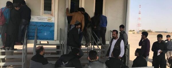  اخراج اجباری حدود 80 هزار مهاجر افغان از ایرن در سال جاری - اسپوتنیک افغانستان  