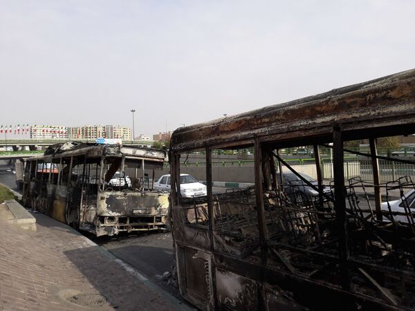 اتوبوس های سوخته در تهران - اسپوتنیک افغانستان  