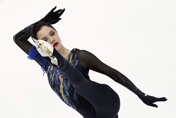 اوگنیا مدودوا هنگام اجرای برنامه ورزشی در مسابقات رقص روی یخ در مسکو - اسپوتنیک افغانستان  