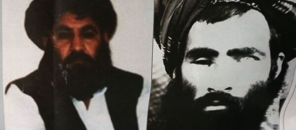 Фотографии нового лидера афганских талибов Ммуллы Ахтар Мансур и бывшего лидера муллы Мухаммада Омара в афганской газете Фотографии нового лидера афганских талибов Ммуллы Ахтар Мансур и бывшего лидера муллы Мухаммада Омара в афганской газете - اسپوتنیک افغانستان