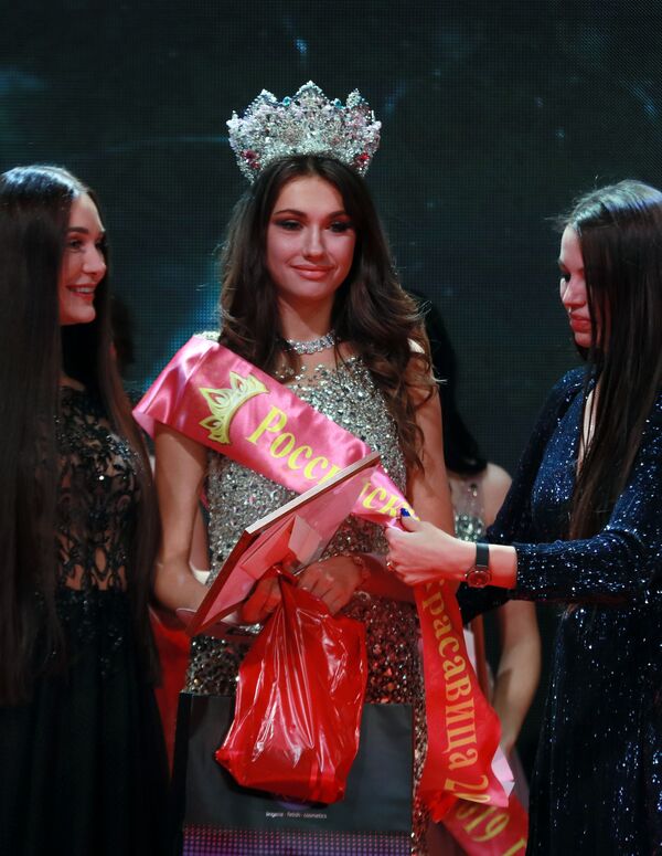 Победительница конкурса красоты Российская Красавица 2019 Алина Рудакова на церемонии награждения - اسپوتنیک افغانستان  