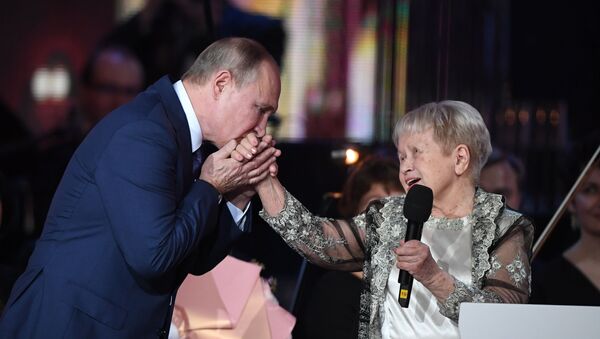 پوتین: رئیس جمهور روسیه می‌تواند زن باشد - اسپوتنیک افغانستان  