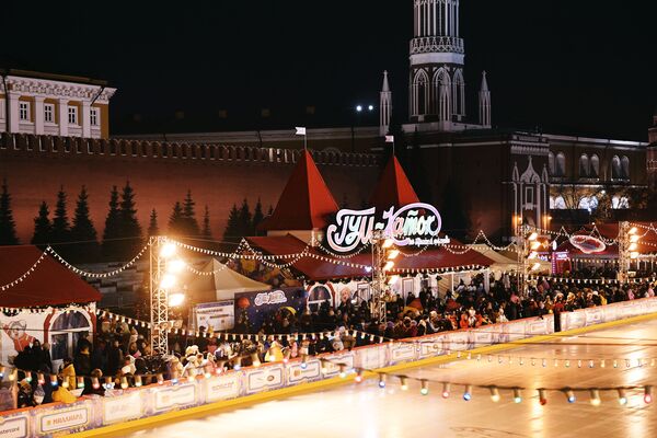 میدان اسکیت روی یخ میدان سرخ مسکو - اسپوتنیک افغانستان  