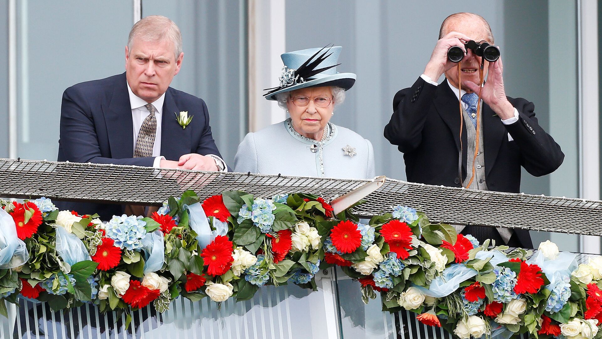  Britain's Queen Elizabeth watches the Epsom Derby with Prince Andrew (L) and Prince Philip, the Duke of Edinburgh, in Epsom, south of London June 1, 2013 - اسپوتنیک افغانستان  , 1920, 14.01.2022