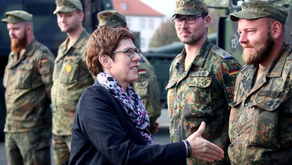 وزیر دفاع آلمان در سفر اعلام‌ناشده وارد افغانستان شد - اسپوتنیک افغانستان  