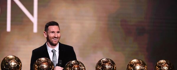 Аргентинский футболист Лионель Месси на церемонии вручения премии Золотой мяч в Париже  - اسپوتنیک افغانستان  